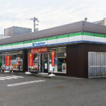 周辺施設②：ファミリーマート高木中央店（徒歩3分）(周辺)